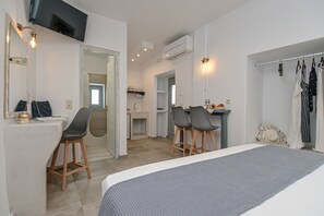 Suite, 1 Bedroom (V.S.II Suite 4) | Premium bedding, pillowtop beds, in-room safe, soundproofing