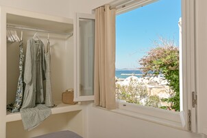 Suite, 1 Bedroom (V.S.III Suite 1) | Premium bedding, pillowtop beds, in-room safe, soundproofing