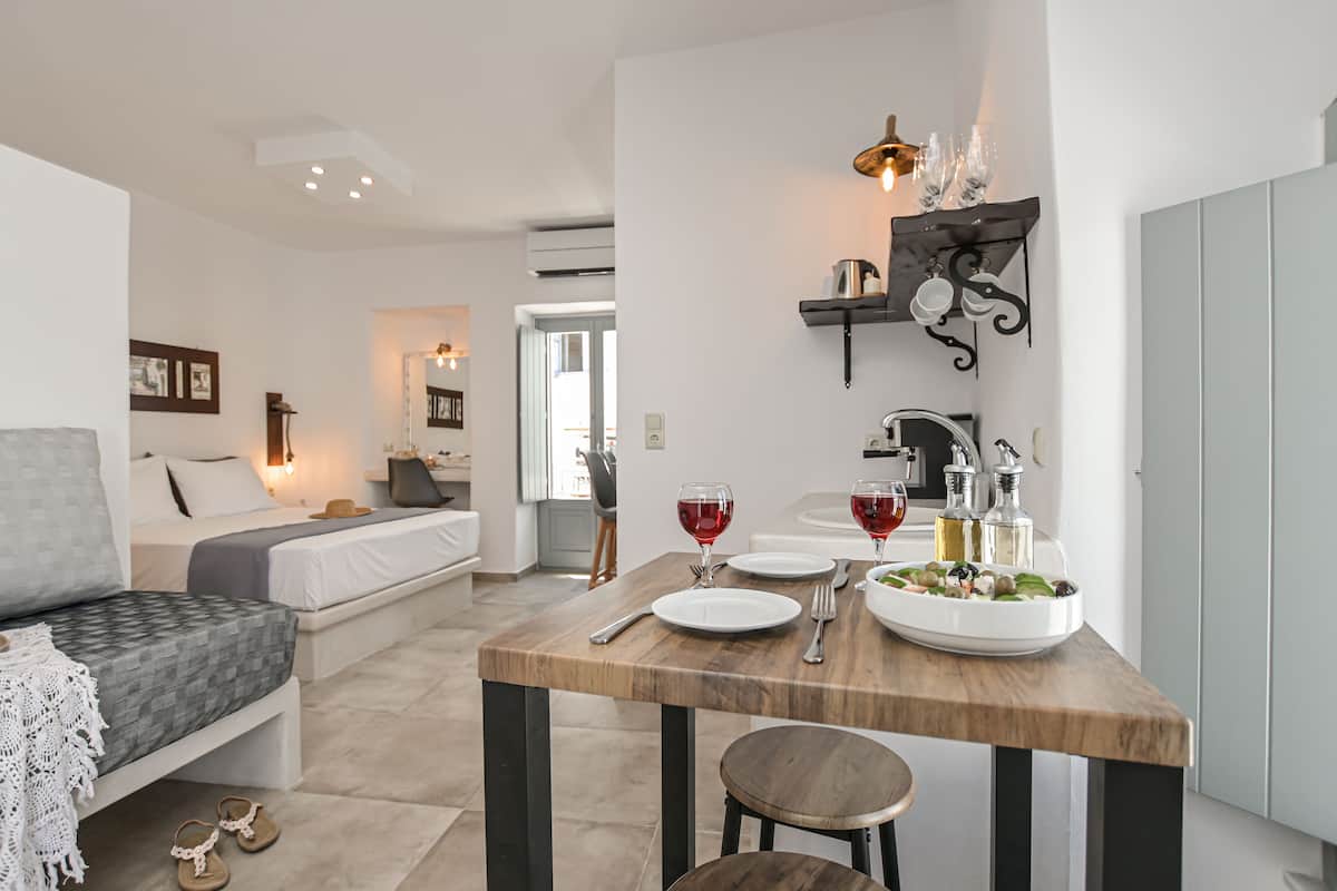 Suite, 1 Bedroom (V.S.II Suite 2) | Living area
