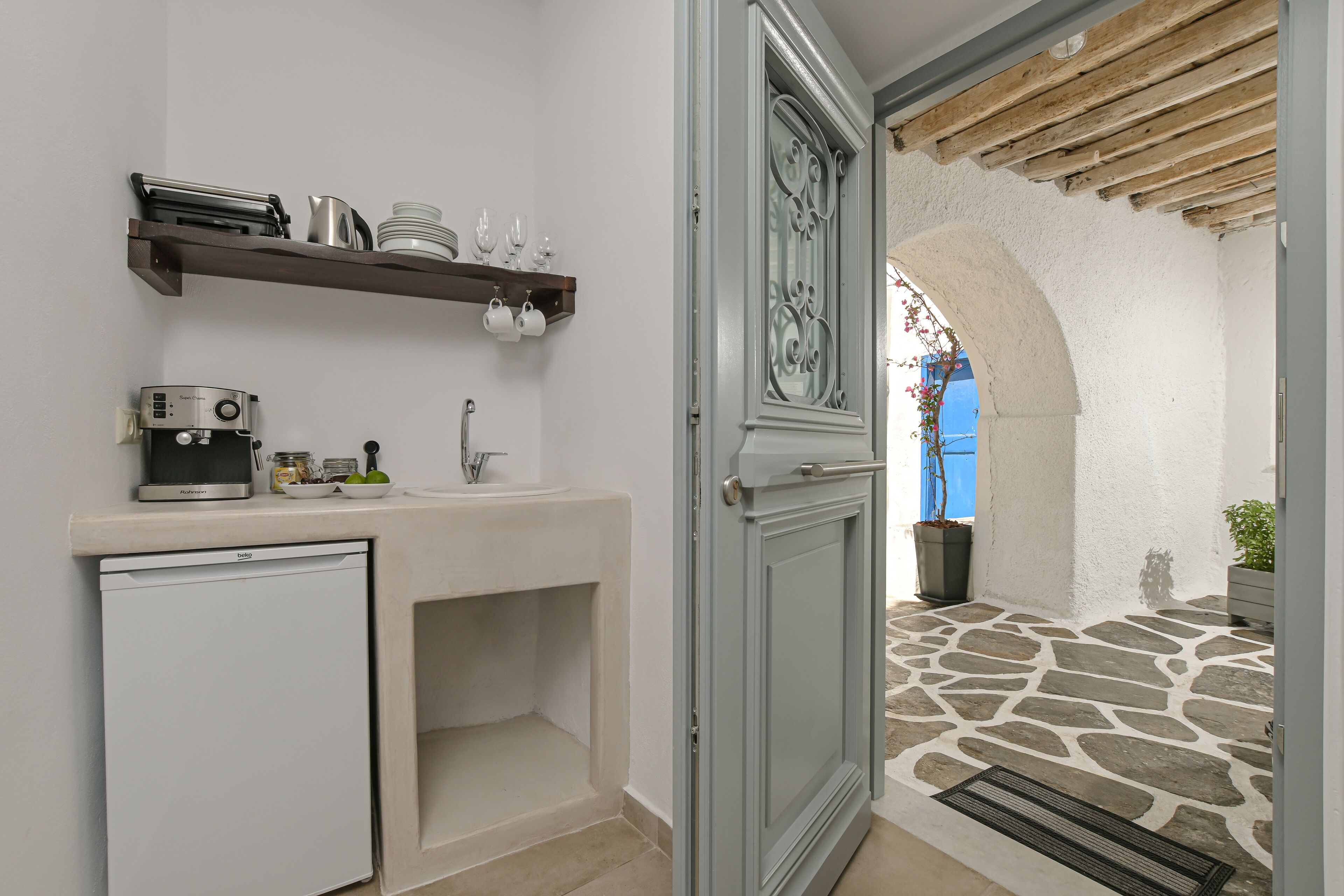 suite, 1 bedroom (v.s.ii suite 4) | private kitchen | full-sized fridge, espresso maker, coffee/tea maker, electric kettle