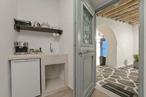 Suite - 1 soveværelse (V.S.II Suite 4) | Privat køkken | Køleskab/fryser i fuld størrelse, espressomaskine, kaffe-/temaskine