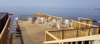 Pretty holiday home by the sea, between the Sheraton hotel and the Baia Verde hotel. 