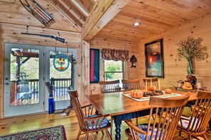 Dining - Cabin w/ BBQ + Games - Walk to Blue Ridge Parkway! (Balsam)