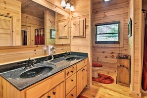 Secador de pelo, toallas