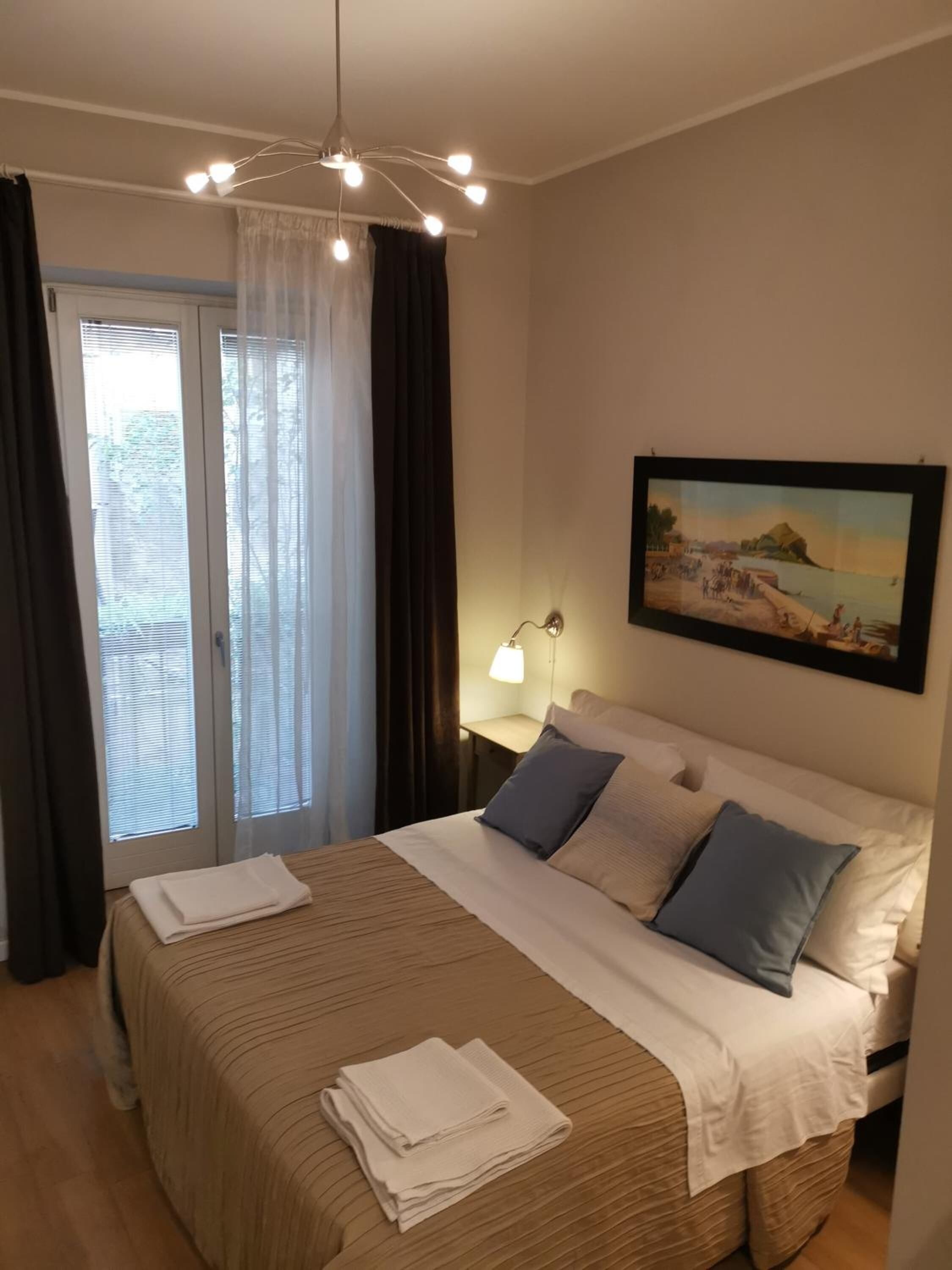 Blackout curtains, free WiFi, bed sheets