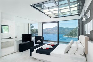 5 bedrooms, in-room safe, iron/ironing board, travel cot - Villa Eskiz - stunning 5 bedroom villa with unobstructed views and infinity pool (Kalkan)