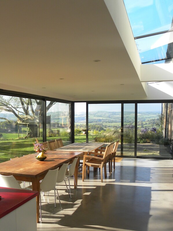 In-room dining - PENYLAN BARN (Hereford)