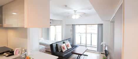 Room (903) | 3 bedrooms, blackout drapes, free WiFi, bed sheets