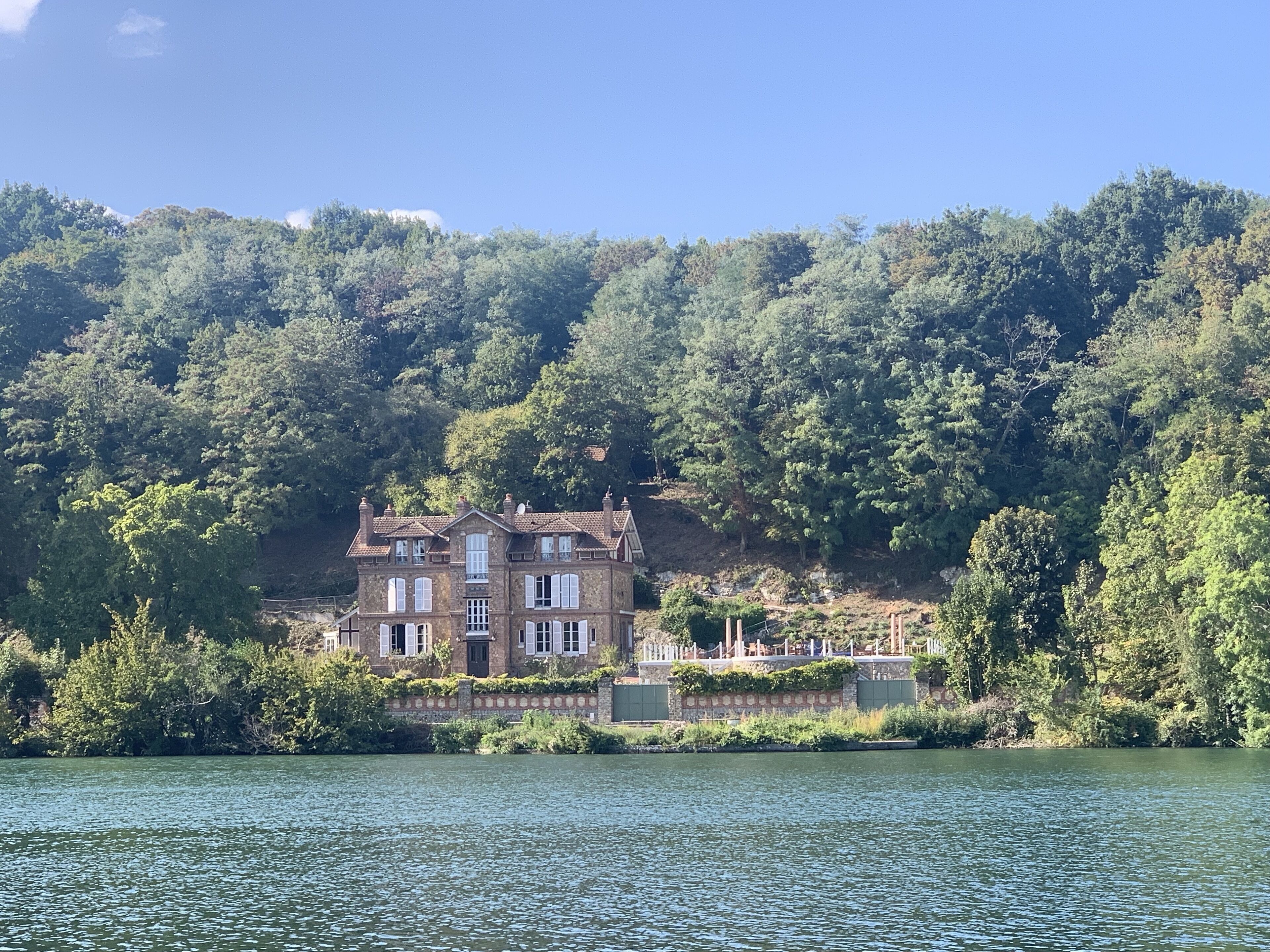 Majestic 19th-century mansion on the banks of the Seine in the center of a huge wooded park