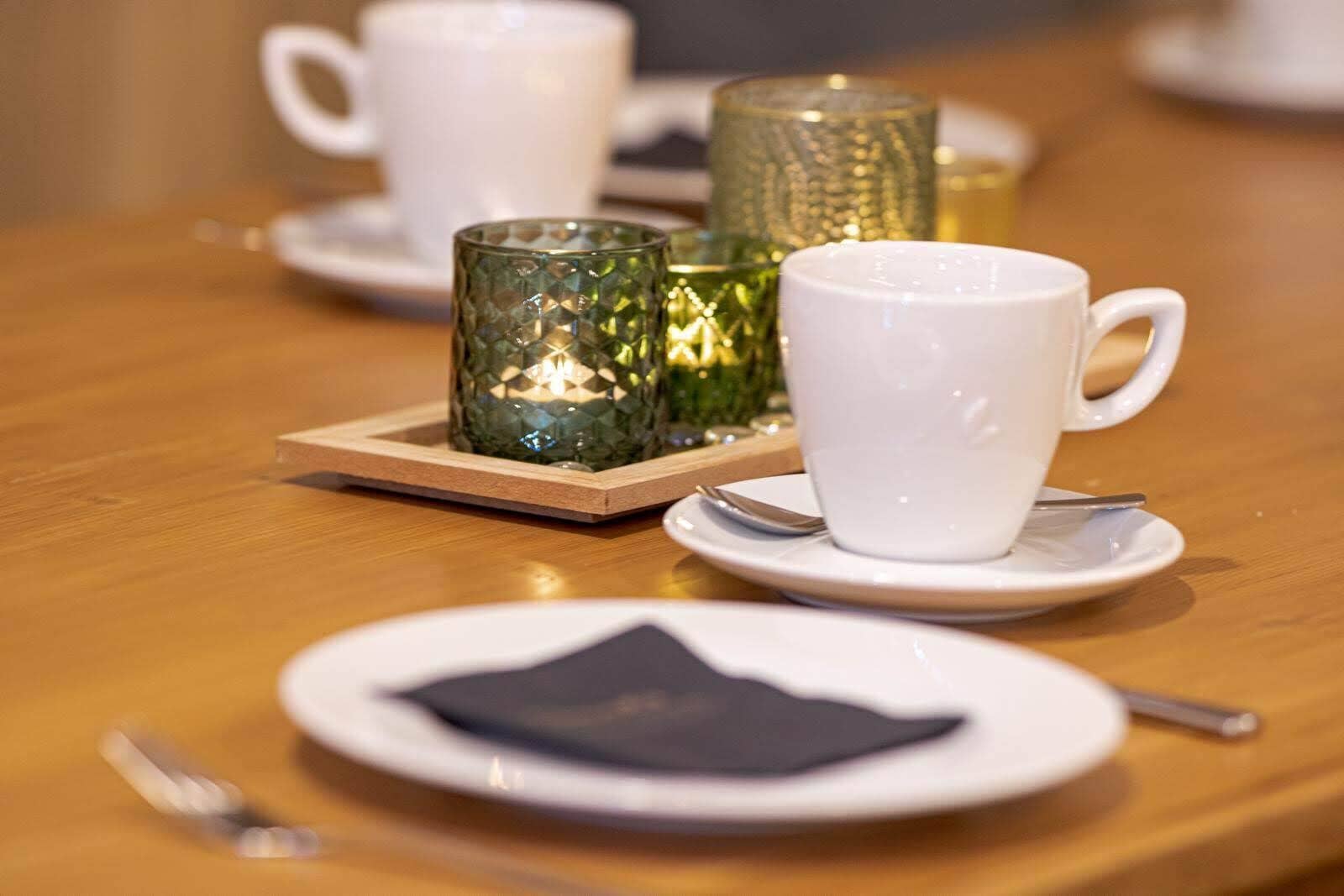 lunch, dinner served; italian cuisine, al fresco dining