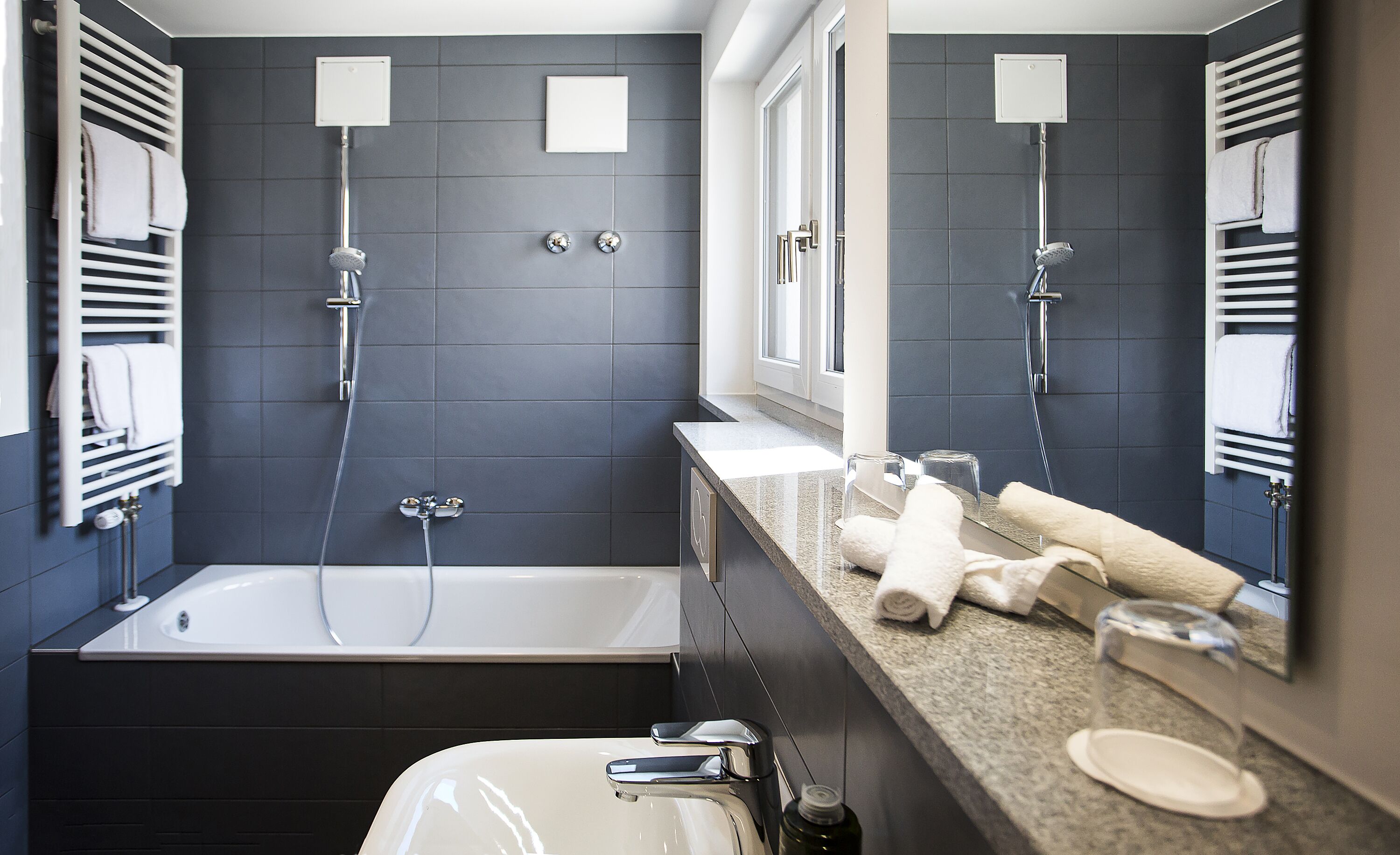 suite | bathroom | shower, free toiletries, hair dryer, towels