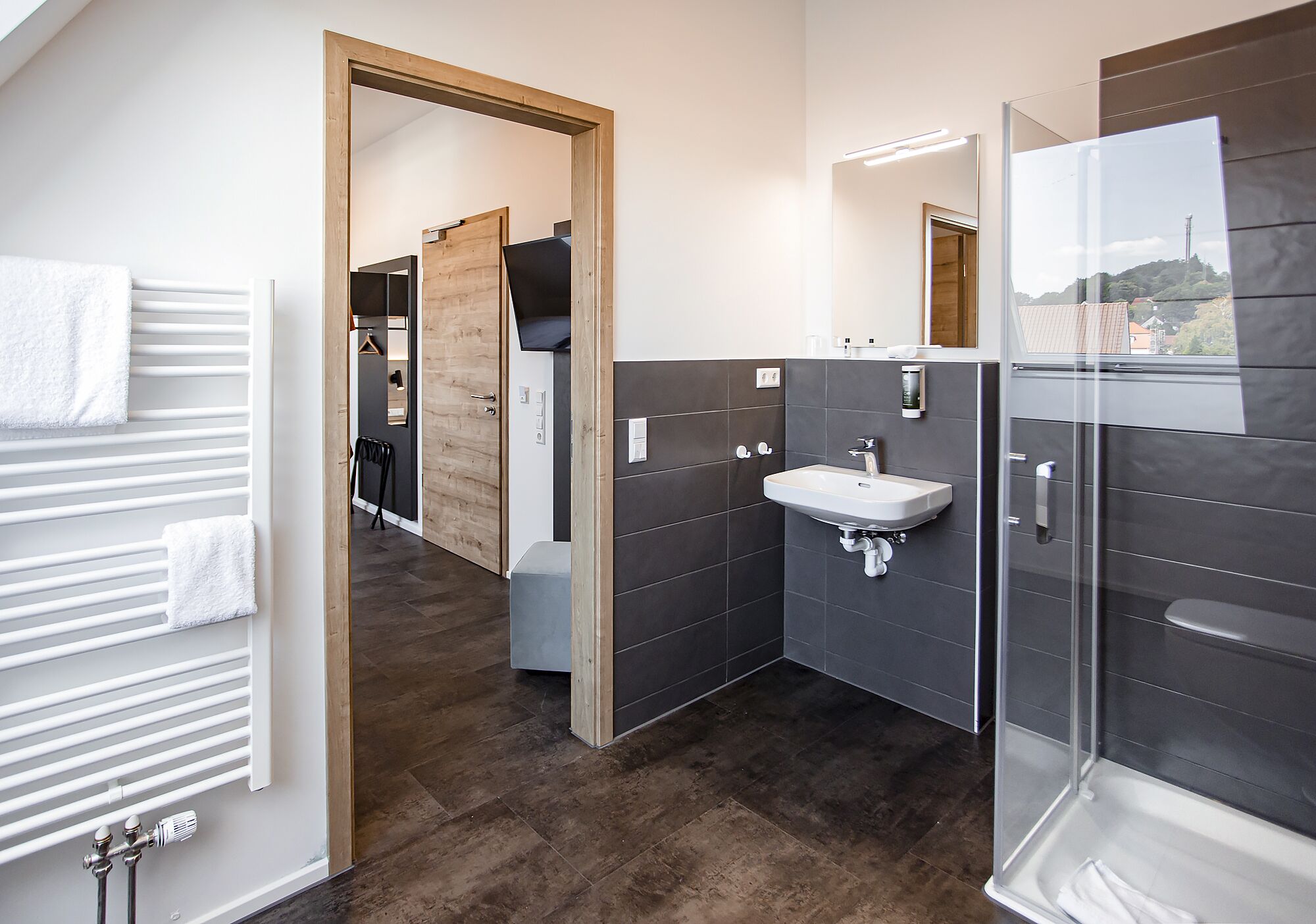 superior double room, 2 single beds | bathroom shower