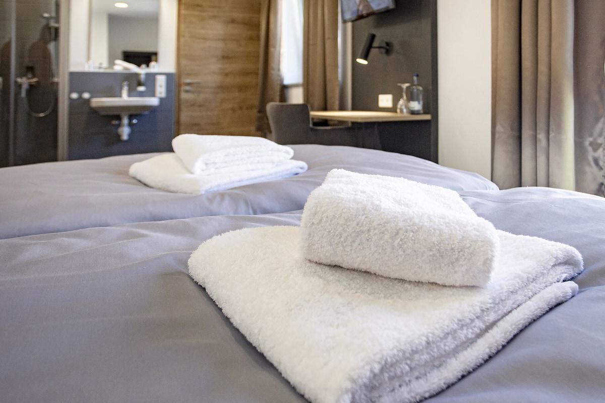 deluxe double room | individually decorated, individually furnished, desk, laptop workspace