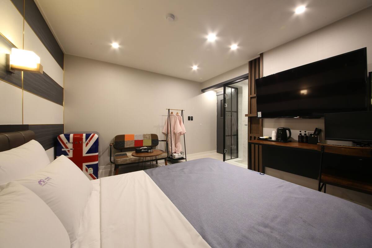 Memory-foam beds, individually decorated, desk, laptop workspace