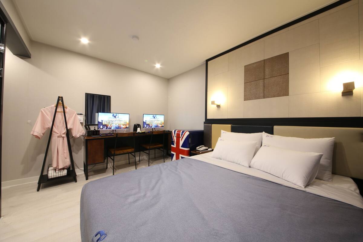 Memory-foam beds, individually decorated, desk, laptop workspace