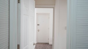 A hallway with white doors and a carpeted floor. - 1 Bed Flat in Pedestrianized High Street (Dover)