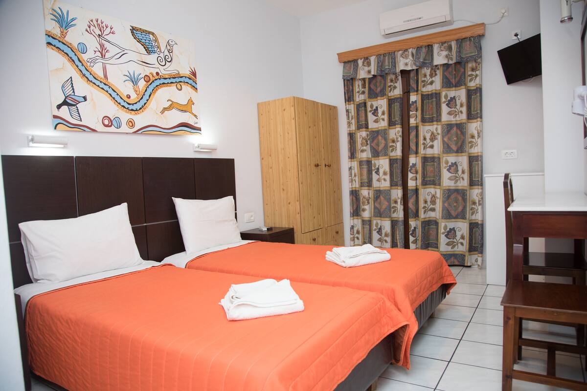Basic Double or Twin Room, Sea View | WiFi (free), bed sheets
