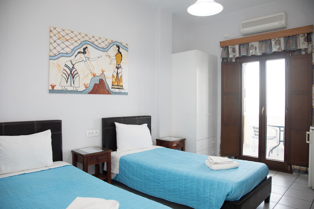 Deluxe Twin Room, Sea View | Free WiFi, bed sheets