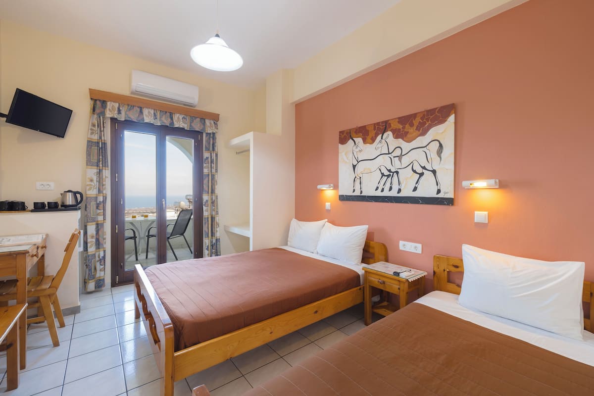 Basic Triple Room, Sea View | Free WiFi, bed sheets