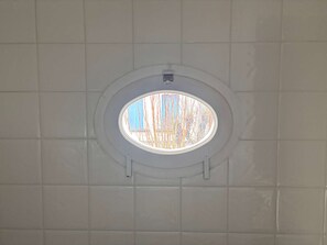 Interior - Charming 7-Person Home with Garden, Close to City Center and Beach (Royan)