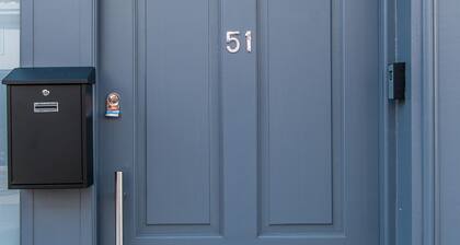 Studio in Pedestrianized High Street