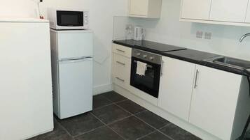 City Studio | Private kitchen | Fridge, microwave, oven, stovetop