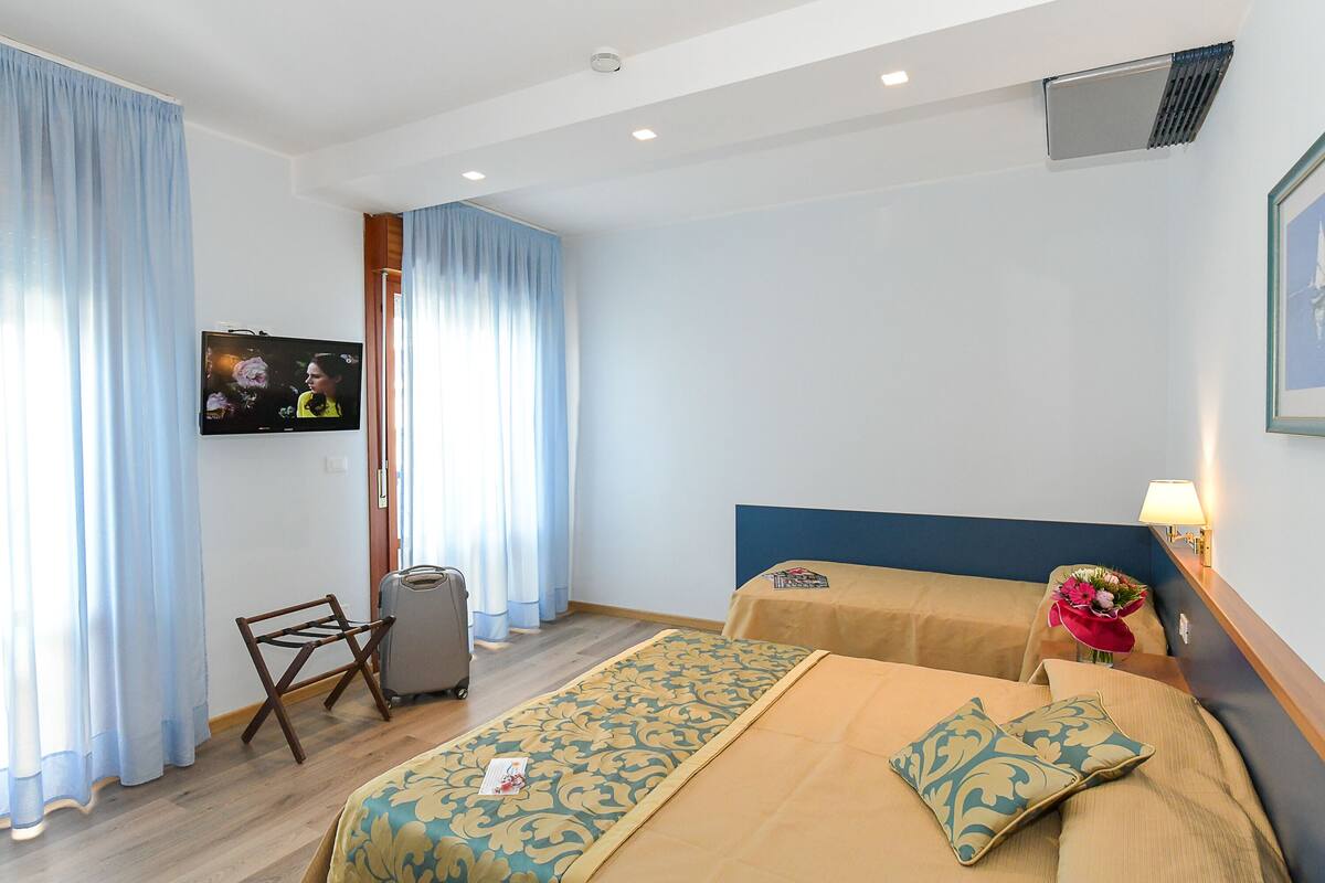 In-room safe, desk, WiFi (free), bed sheets