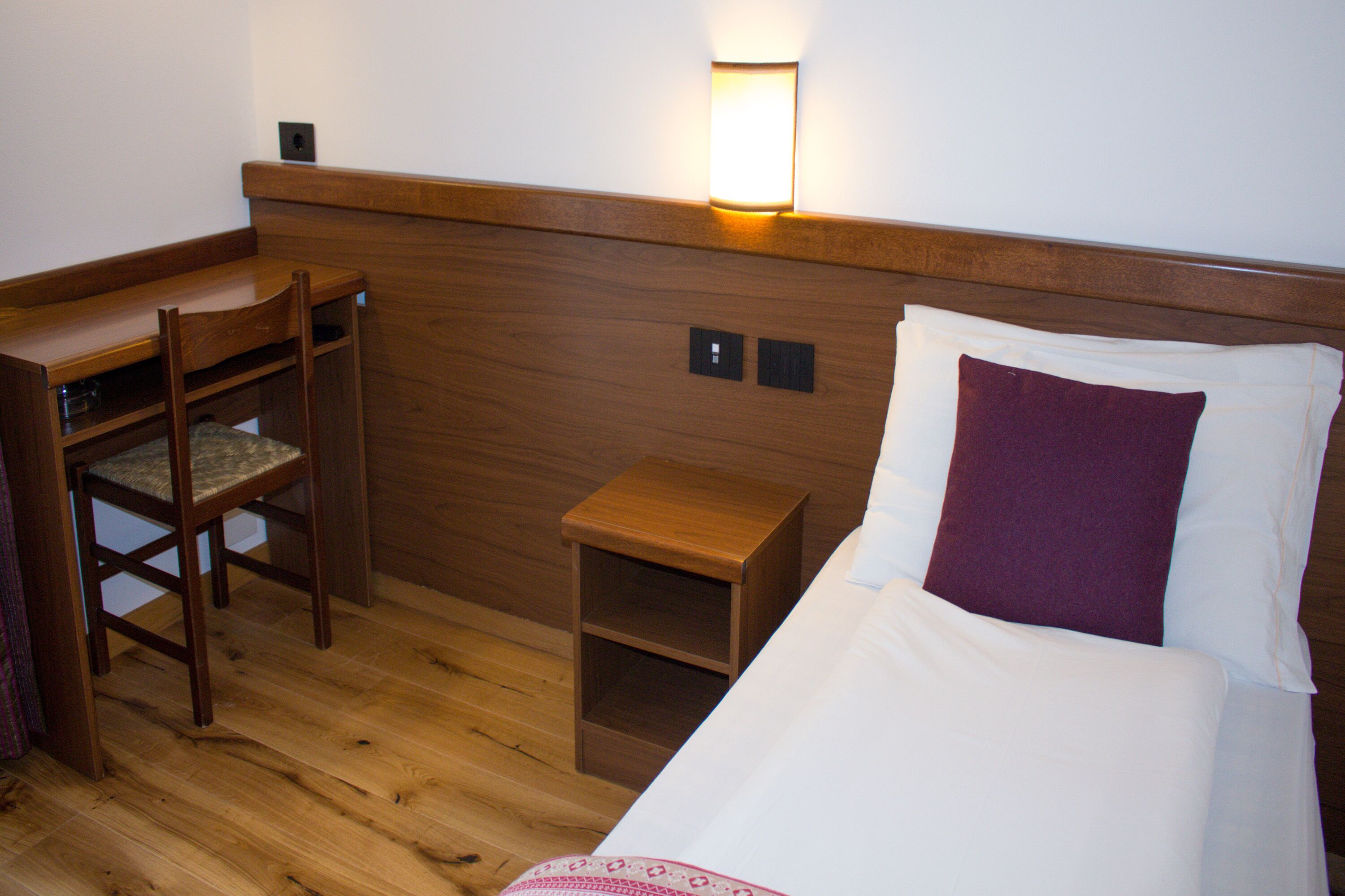 classic single room | in-room safe, soundproofing, free wifi, bed sheets