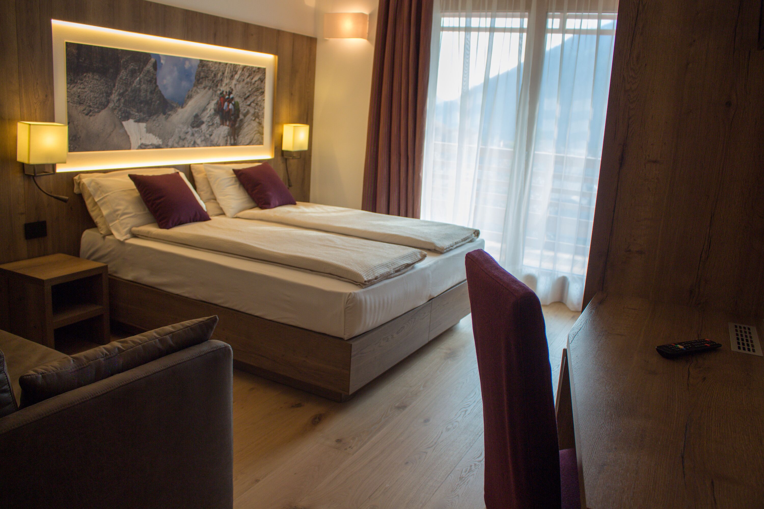 in-room safe, soundproofing, free wifi, bed sheets