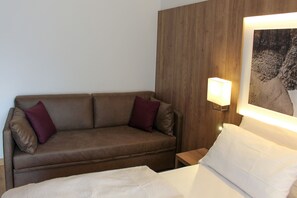 客房內保險箱、隔音、免費無線上網、床單