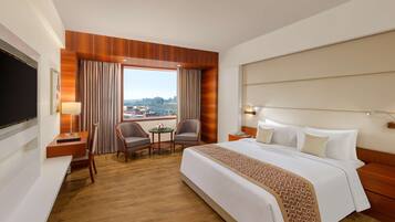 Egyptian cotton sheets, premium bedding, minibar, in-room safe