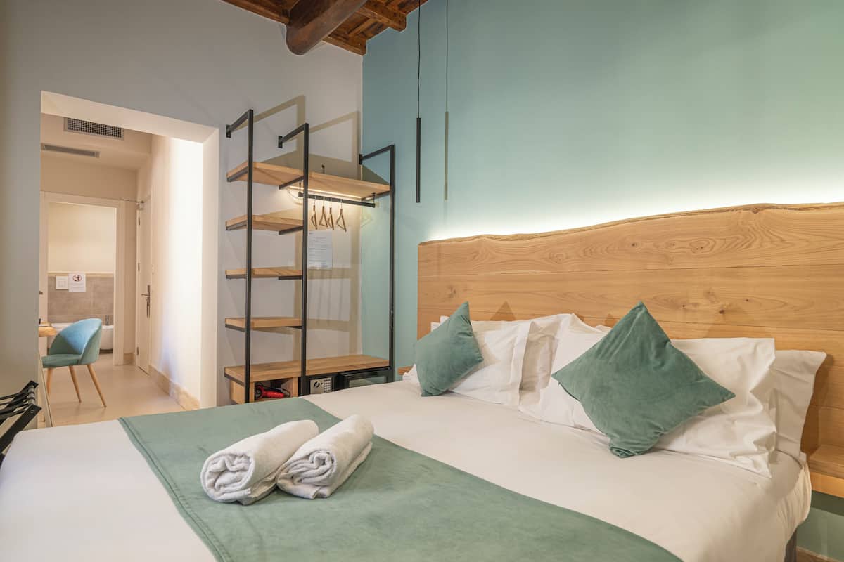 Standaard tweepersoonskamer | 1 slaapkamer, een kluis op de kamer, verduisterende gordijnen