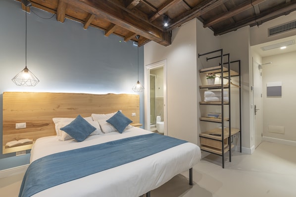 Superior kamer, 1 twee- of 2 eenpersoonsbedden | 1 slaapkamer, een kluis op de kamer, verduisterende gordijnen