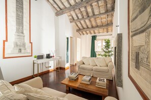 Apartament Deluxe, 2 dormitoris, edifici annex | Sala d'estar | Televisor de pantalla plana 