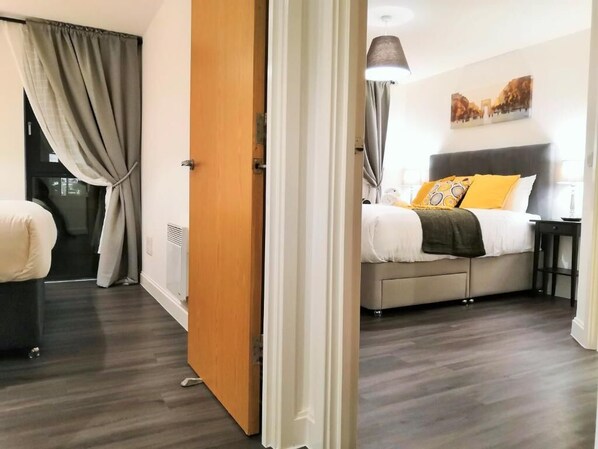 Deluxe Apartment (with Bath) | Free WiFi, bed sheets - Comfy City Center Apartment (Birmingham)