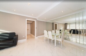 Family Apartment | In-room dining - Newly Refurbished Flat Hyde Park London (London)