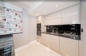 Family Apartment | Private kitchen - Newly Refurbished Flat Hyde Park London (London)