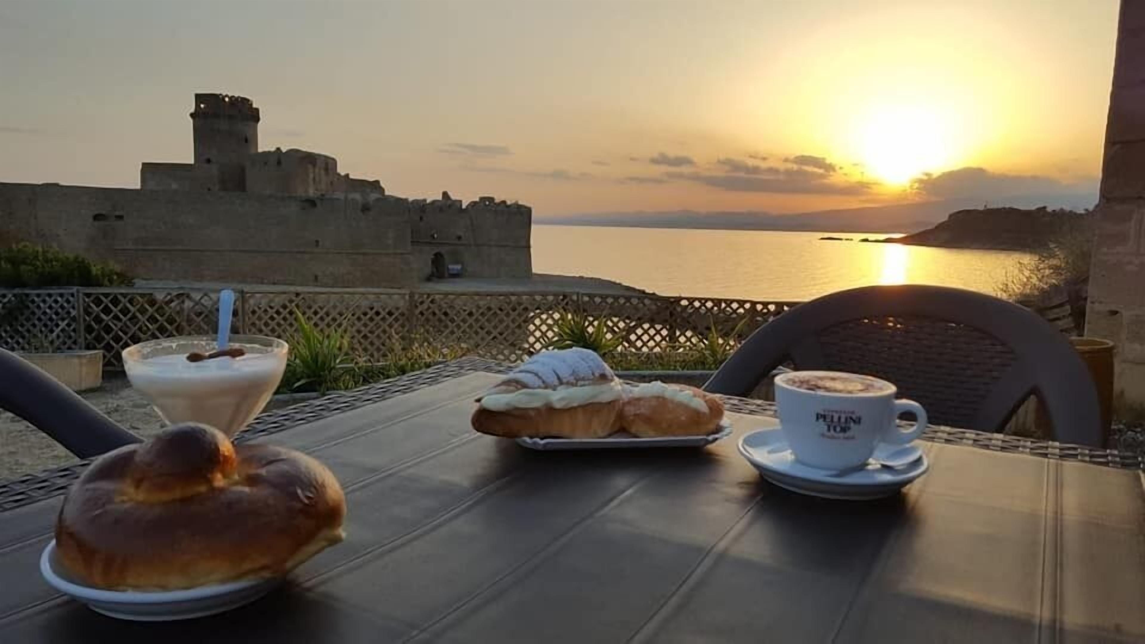 Free local cuisine breakfast 