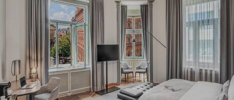 Family Room | In-room safe, individually decorated, individually furnished, desk
