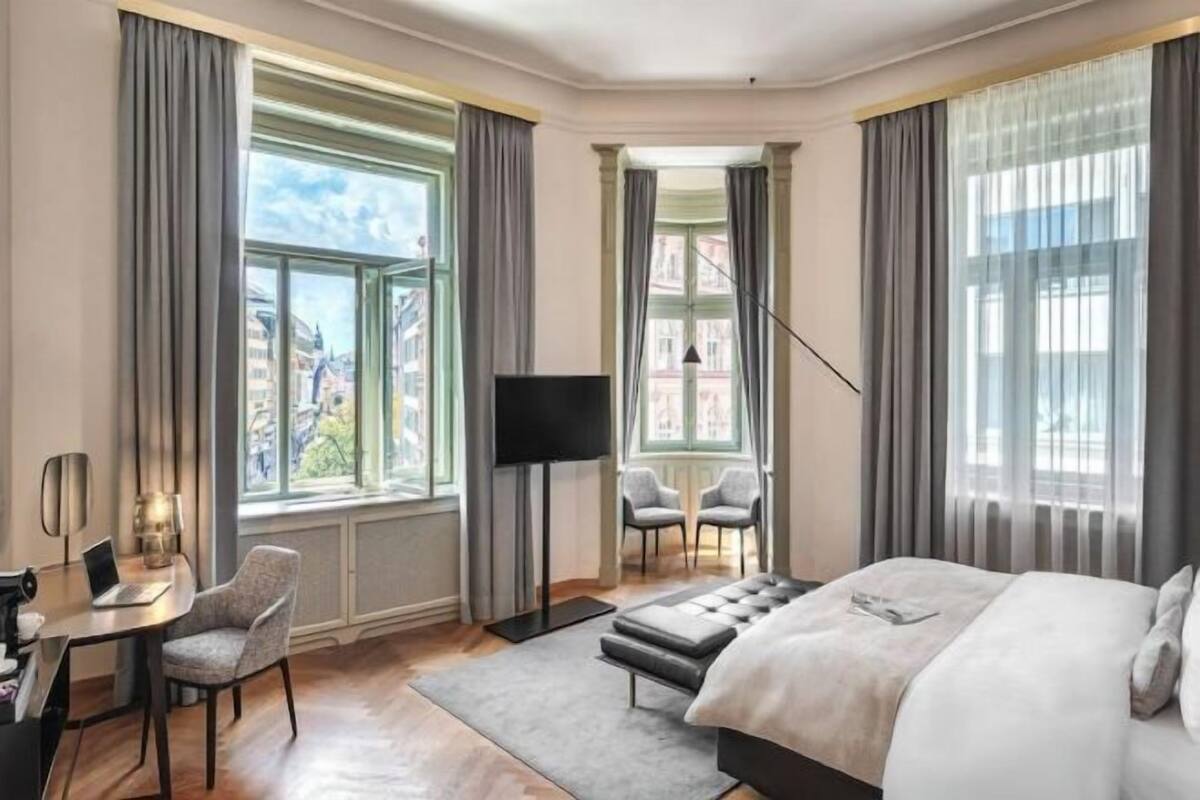 1 bedroom, in-room safe, individually decorated, individually furnished