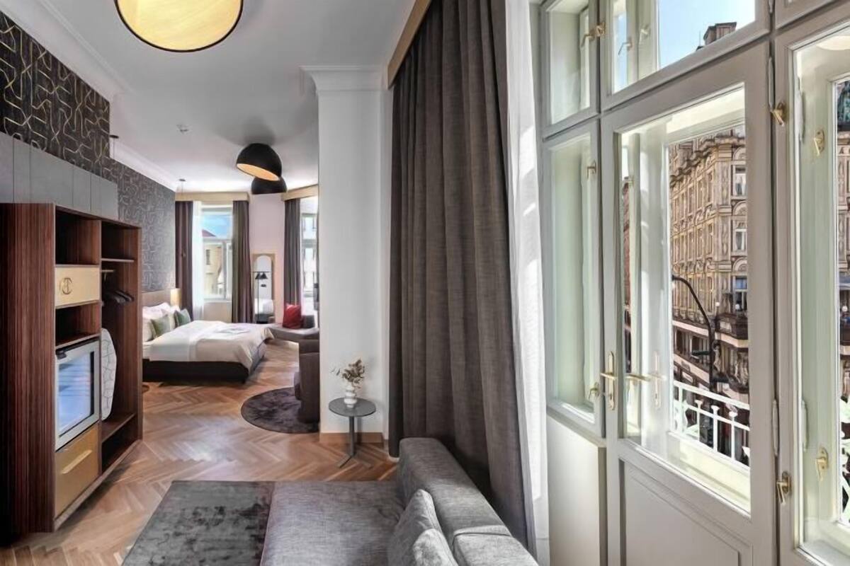 1 bedroom, in-room safe, individually decorated, individually furnished