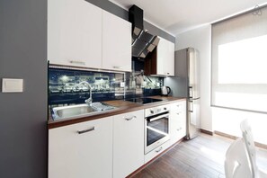 Apartamento luxo | Cozinha americana privada | Geladeira, fogão, cooktop, lava-louças