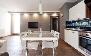 Deluxe Apartment | In-room dining