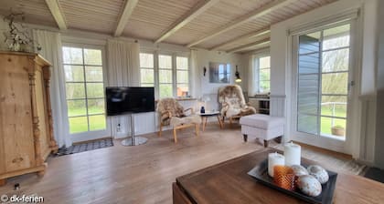 Ansprechendes Haus mit Charme, direkt am Waldrand und Strand fußläufig
