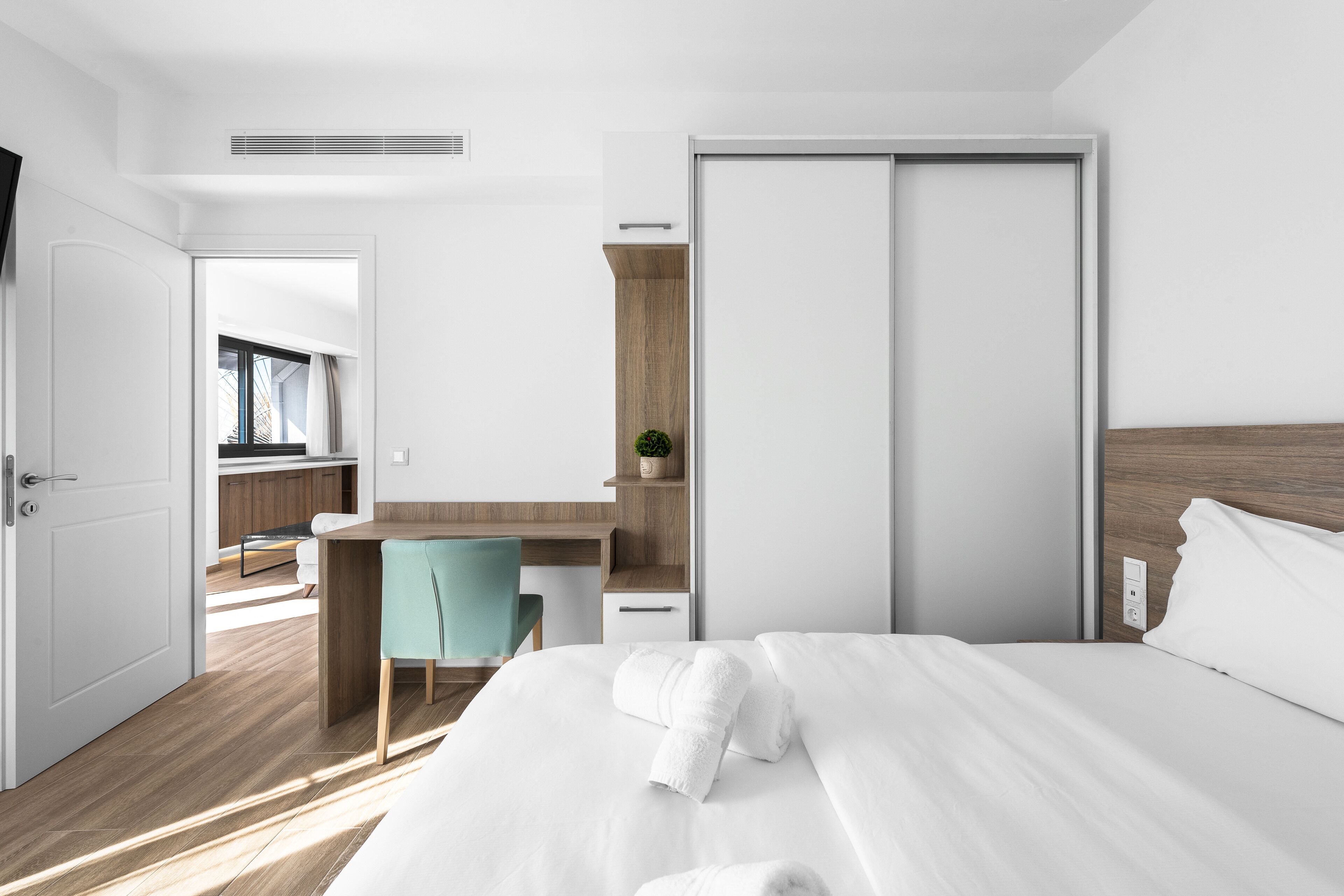 Panoramic Penthouse, 1 Bedroom, Balcony, City View | Desk, laptop workspace, soundproofing, iron/ironing board