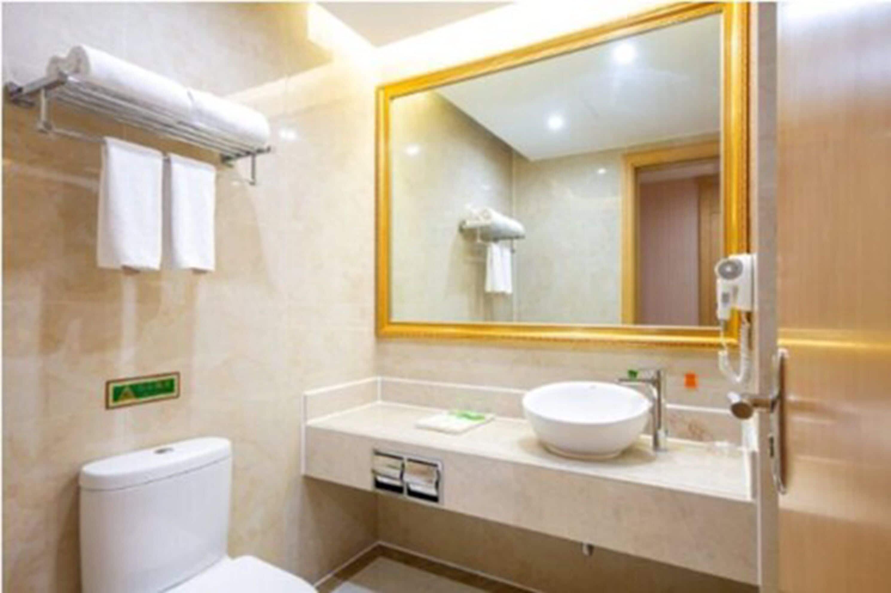 shower, rainfall showerhead, free toiletries, hair dryer