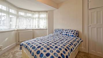 Family Apartment | 2 bedrooms, iron/ironing board, free cots/infant beds, free WiFi