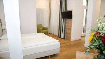 Iron/ironing board, WiFi, bed sheets