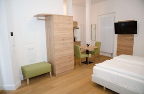 Iron/ironing board, WiFi, bed sheets - Perkeo Apartments: Studio 3 | Heidelberg-Altstadt (Heidelberg)