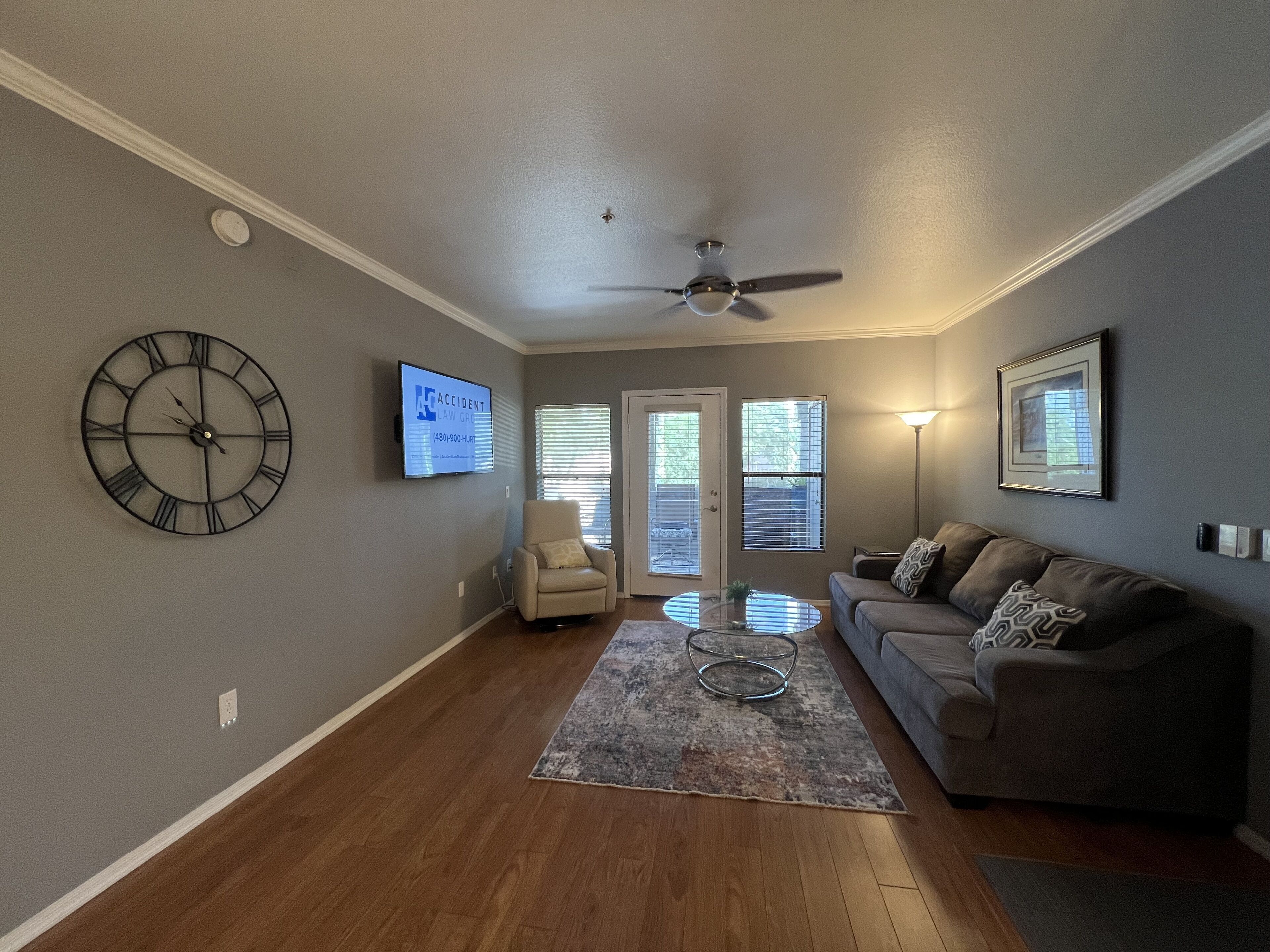 Beautiful Condo,Walk To Restaurants,Coffee & Grocery 